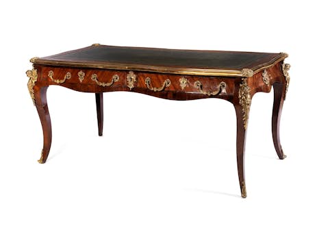 Schreibtisch im Louis XV-Stil